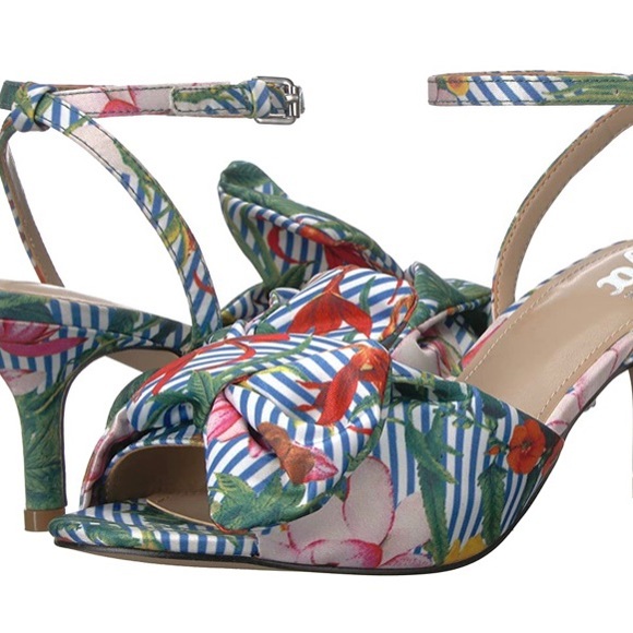 A tropical print heeled sandal w/ bow-accent toe! - Picture 1 of 7
